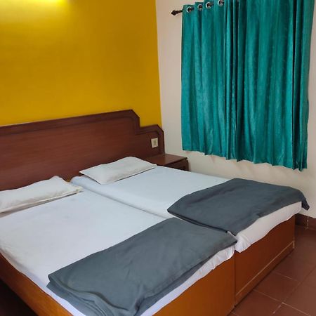 Anjana Hotels Theni Allinagaram Exterior foto