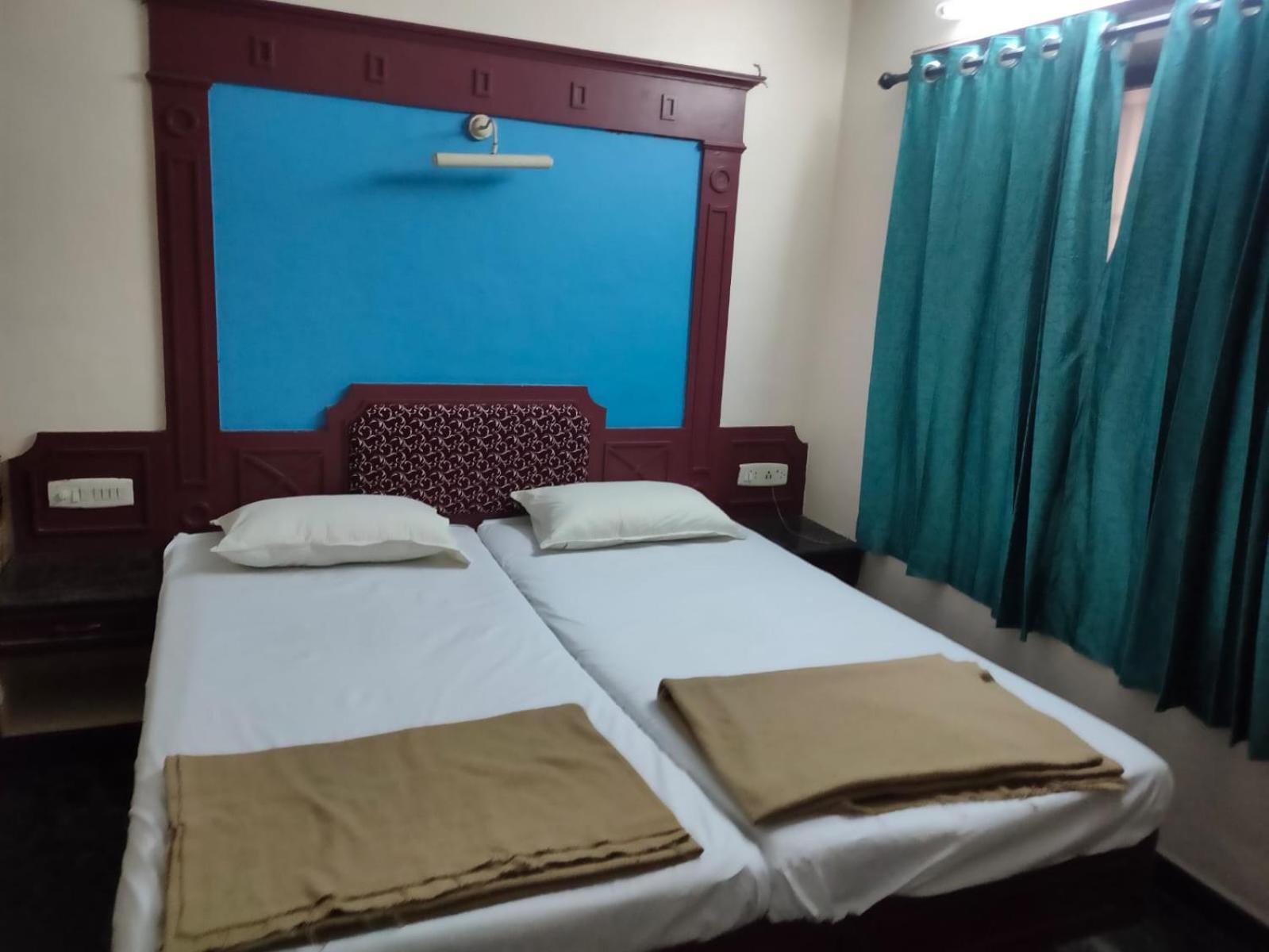 Anjana Hotels Theni Allinagaram Exterior foto