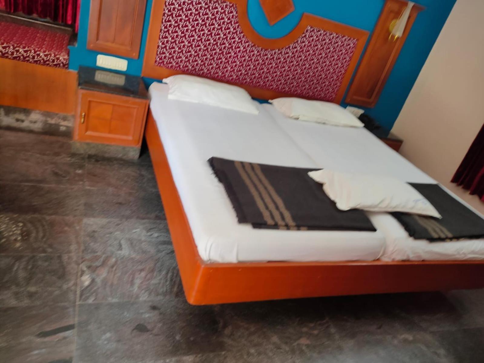 Anjana Hotels Theni Allinagaram Exterior foto