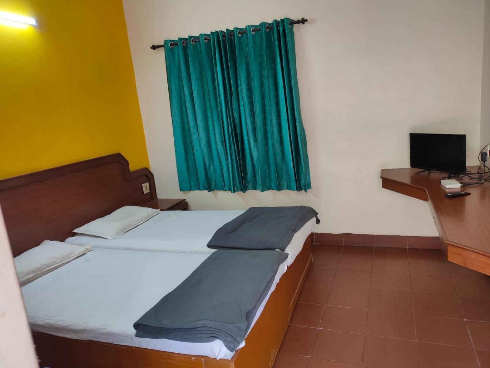 Anjana Hotels Theni Allinagaram Exterior foto