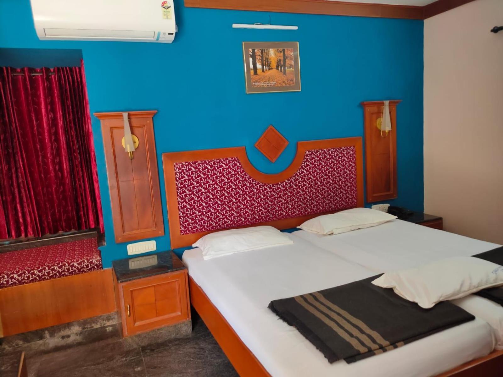 Anjana Hotels Theni Allinagaram Exterior foto